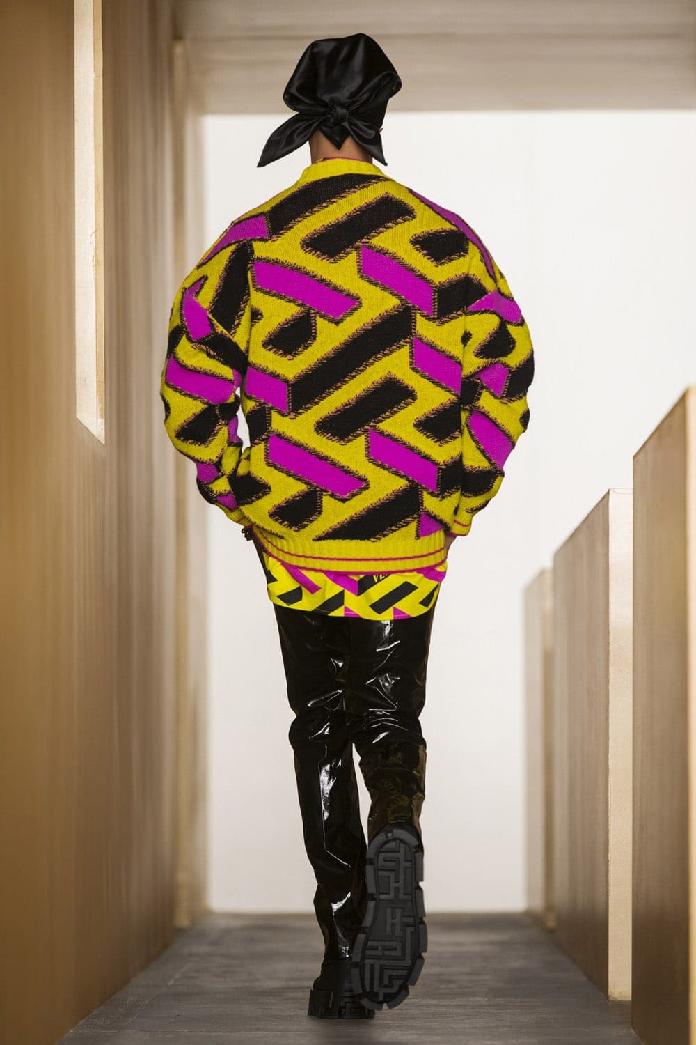 Versace Fall Winter 2021-2022 Paris by RUNWAY MAGAZINE
