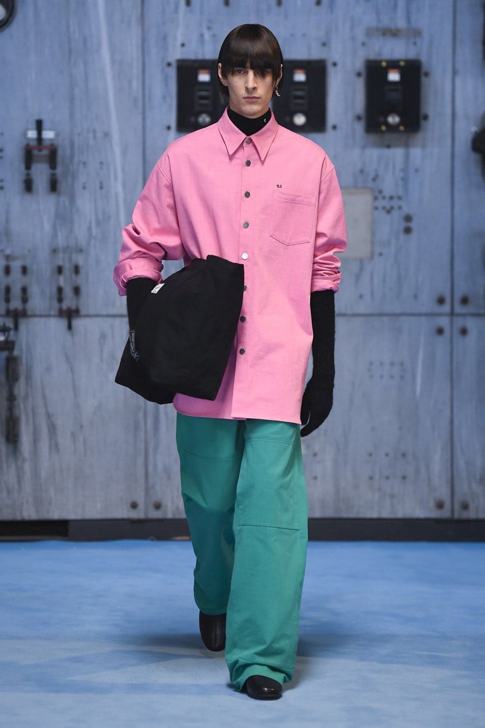 Raf Simons Automne Hiver 2021-2022 Milan by RUNWAY MAGAZINE