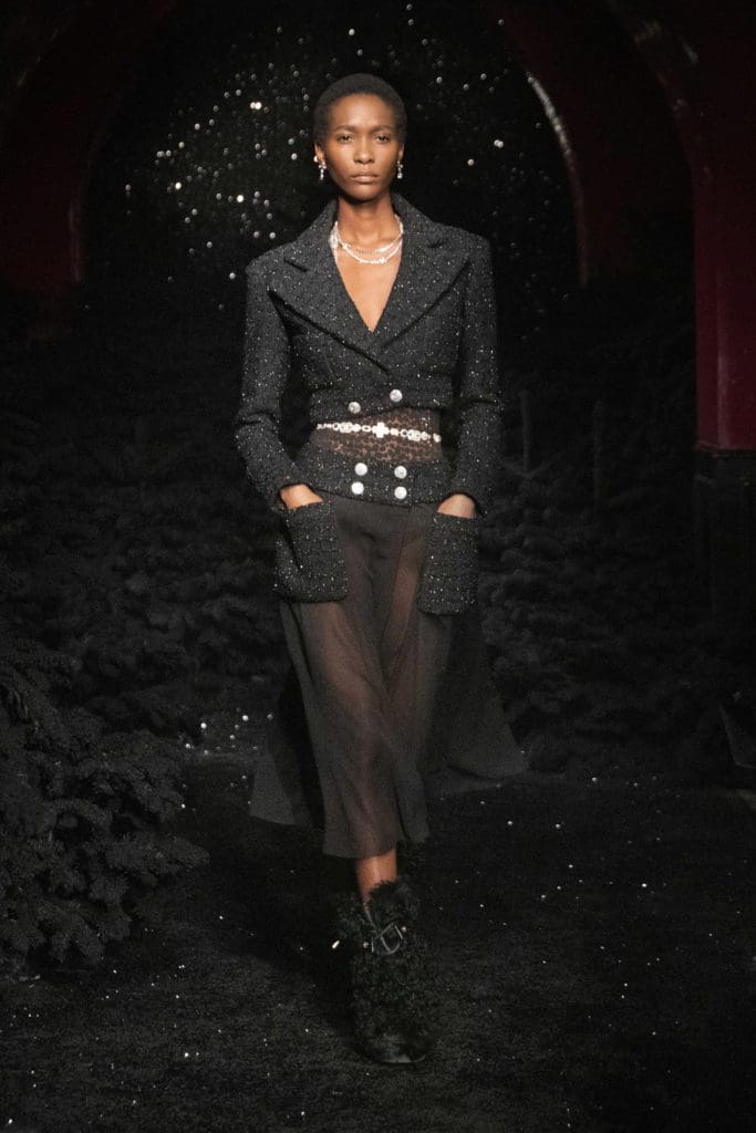 Chanel Fall Winter 2021-2022 chez Castel by RUNWAY MAGAZINEChanel Fall Winter 2021-2022 chez Castel by RUNWAY MAGAZINE