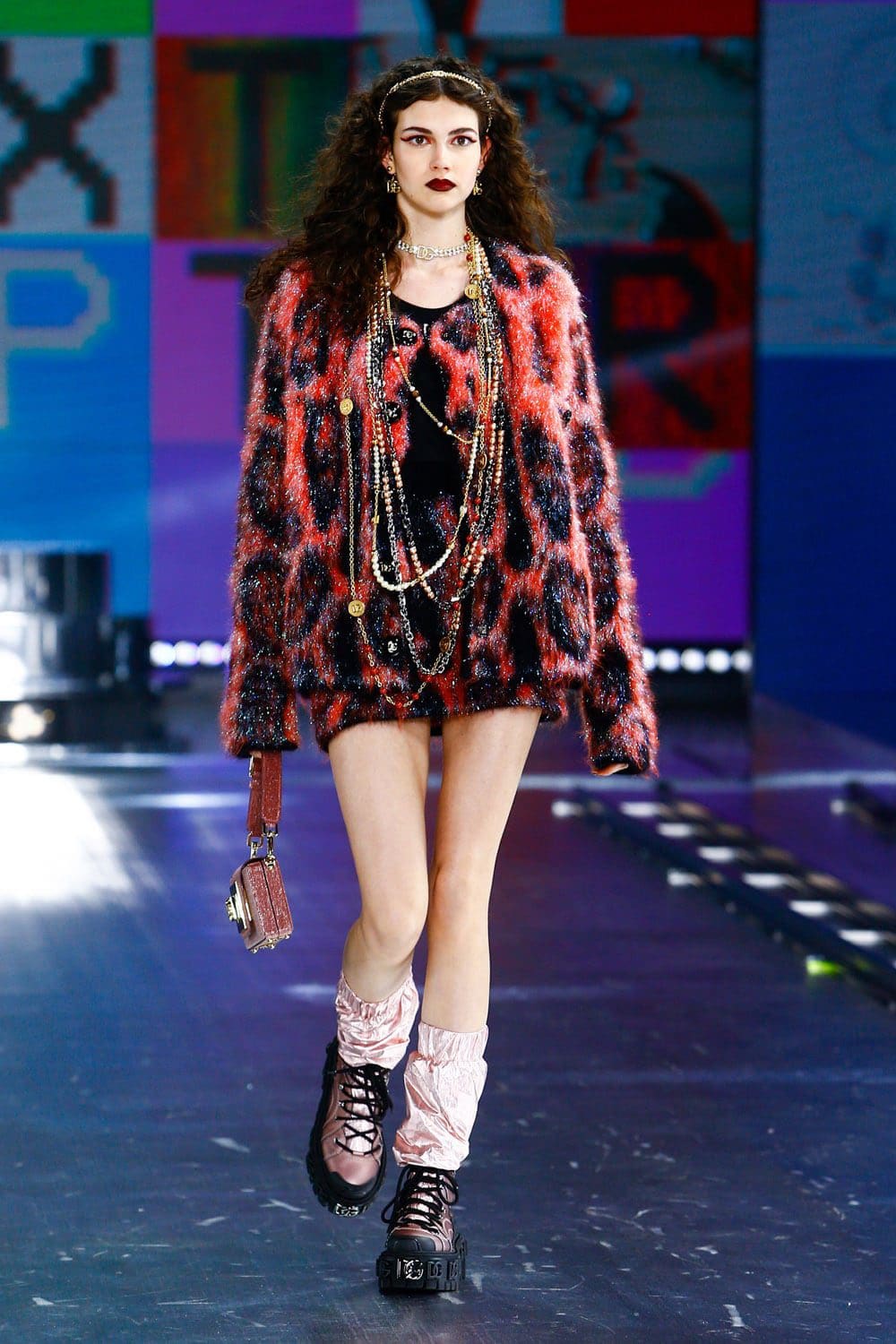 Dolce Gabbana Automne Hiver 2021-2022 par RUNWAY MAGAZINE