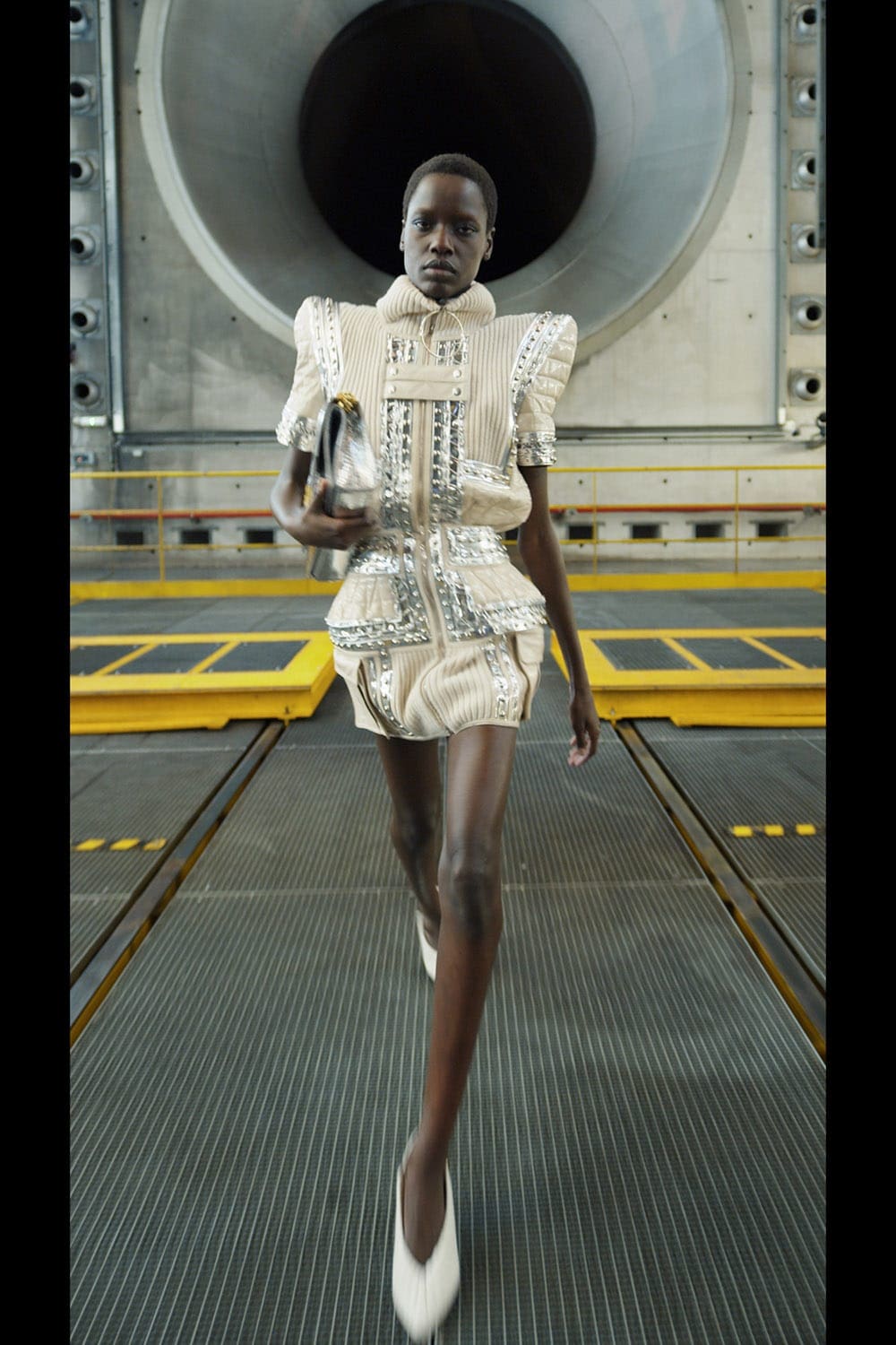 Balmain秋季2021-2022通过 RUNWAY 杂志