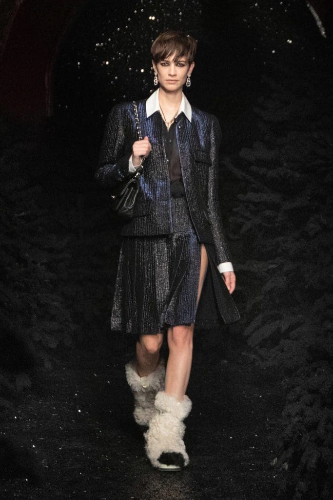 Chanel Fall Winter 2021-2022 chez Castel by RUNWAY MAGAZINE