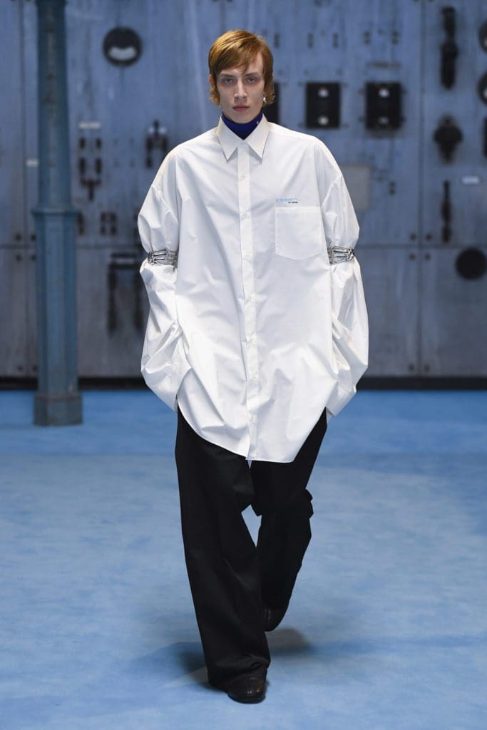 Raf Simons Fall Winter 2021-2022 Milan by RUNWAY MAGAZINE