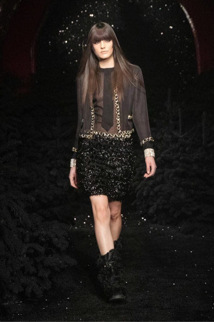 Chanel Fall Winter 2021-2022 chez Castel by RUNWAY MAGAZINE