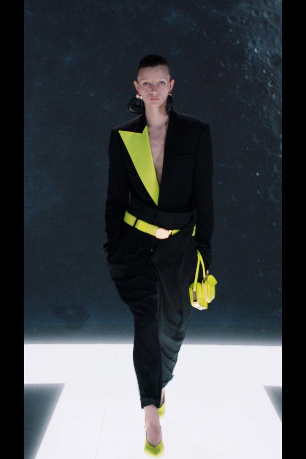Balmain秋季2021-2022通过 RUNWAY 杂志