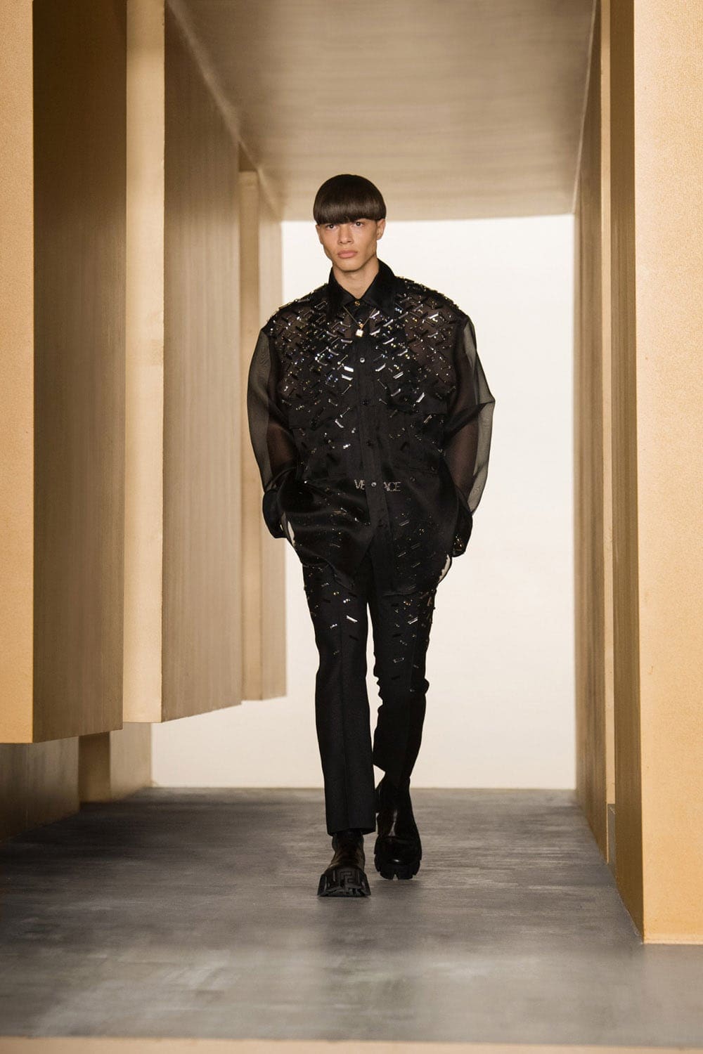 Versace Fall Winter 2021-2022 Paris by RUNWAY MAGAZINE