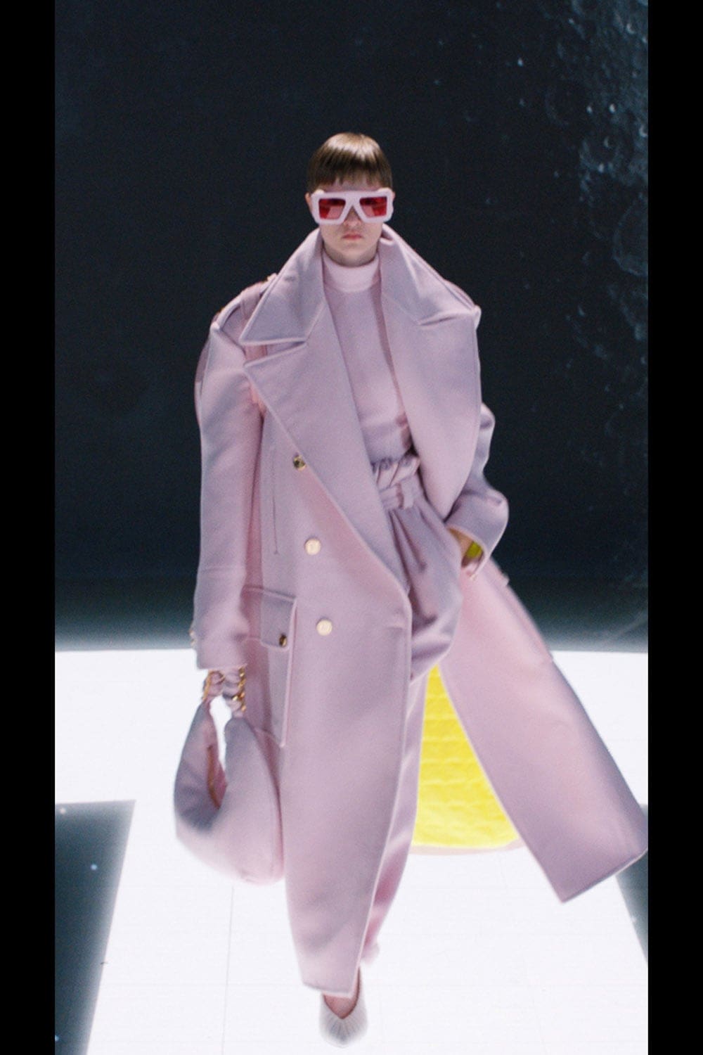 Balmain秋季2021-2022通过 RUNWAY 杂志