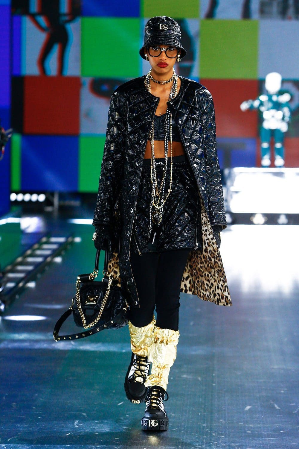 Dolce Gabbana Automne Hiver 2021-2022 par RUNWAY MAGAZINE