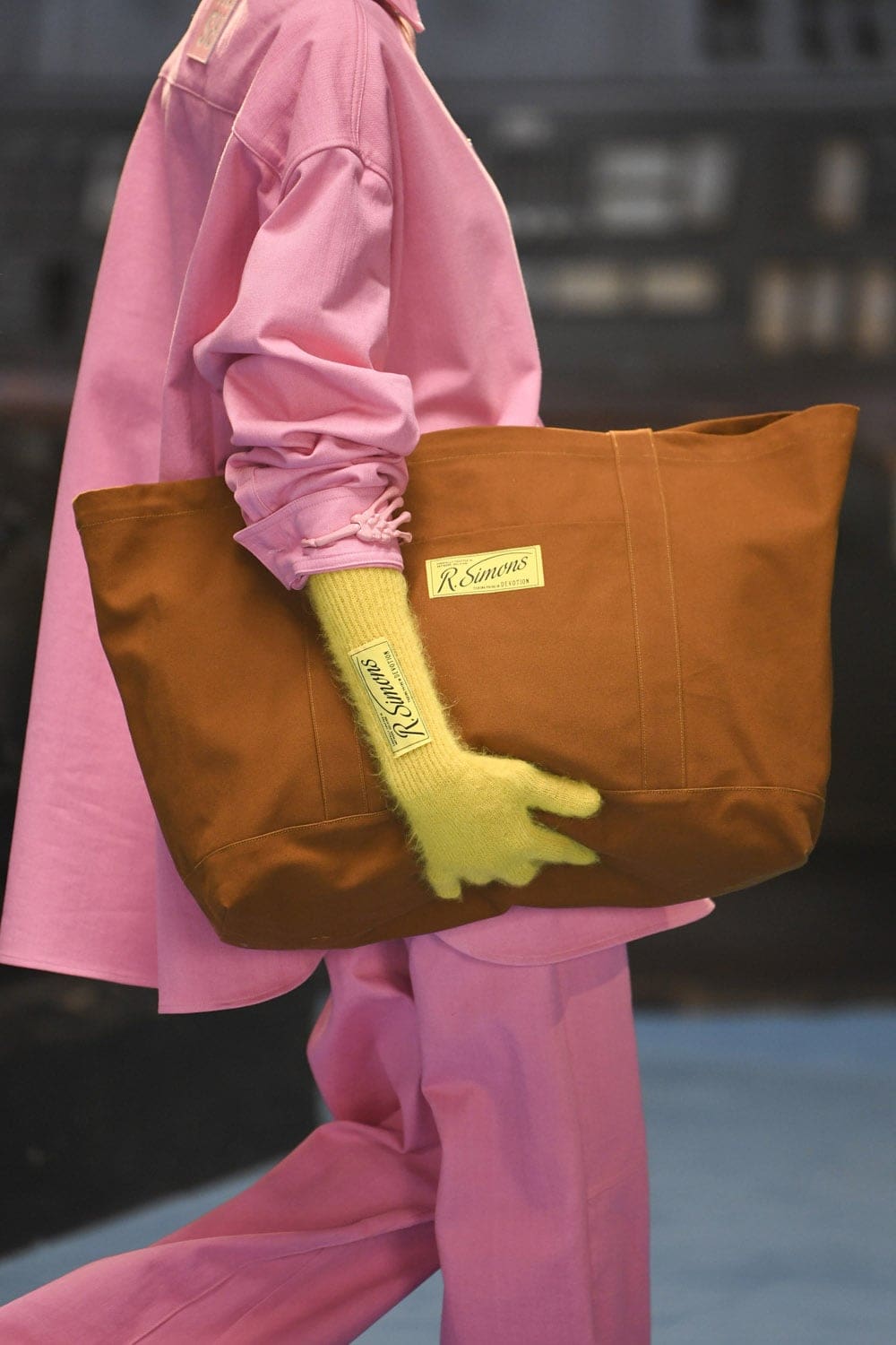 Raf Simons Automne Hiver 2021-2022 Milan by RUNWAY MAGAZINE