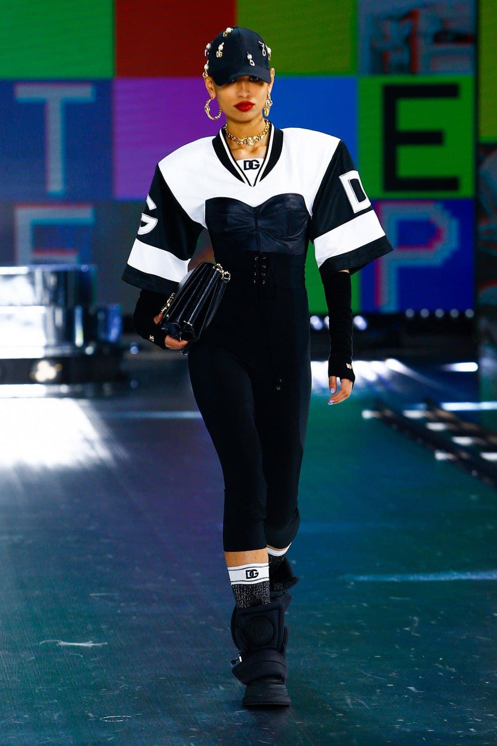 Dolce Gabbana Automne Hiver 2021-2022 par RUNWAY MAGAZINE
