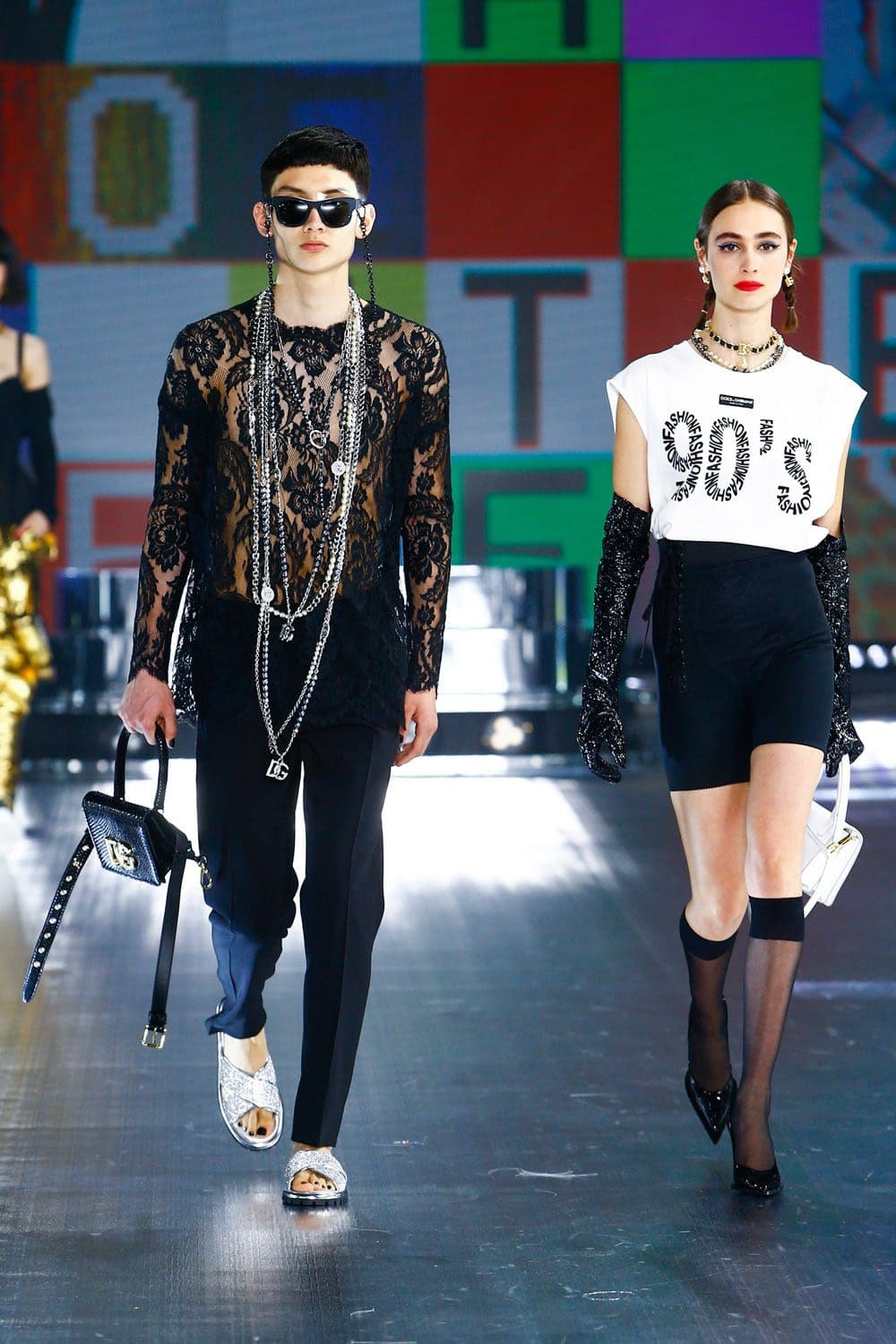 Dolce Gabbana Automne Hiver 2021-2022 par RUNWAY MAGAZINE