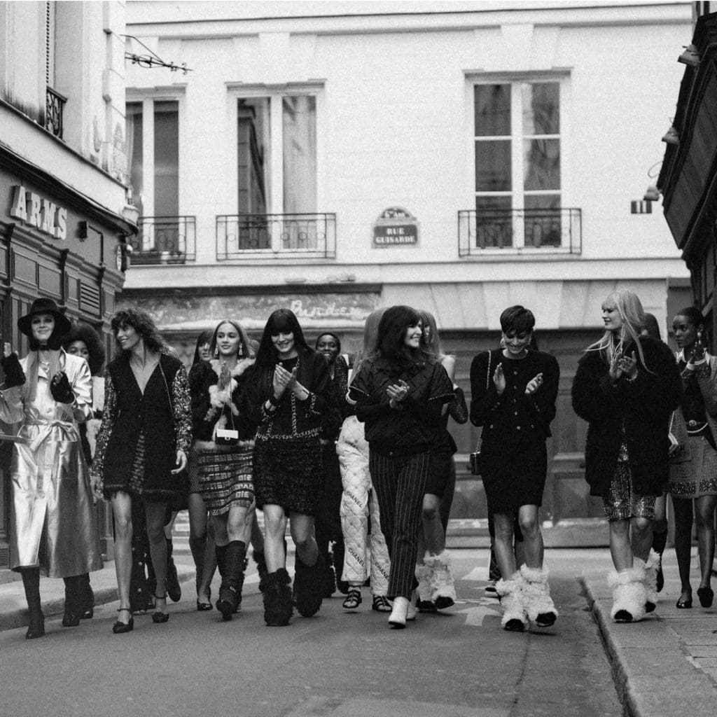 Chanel Fall Winter 2021-2022 chez Castel by RUNWAY MAGAZINE