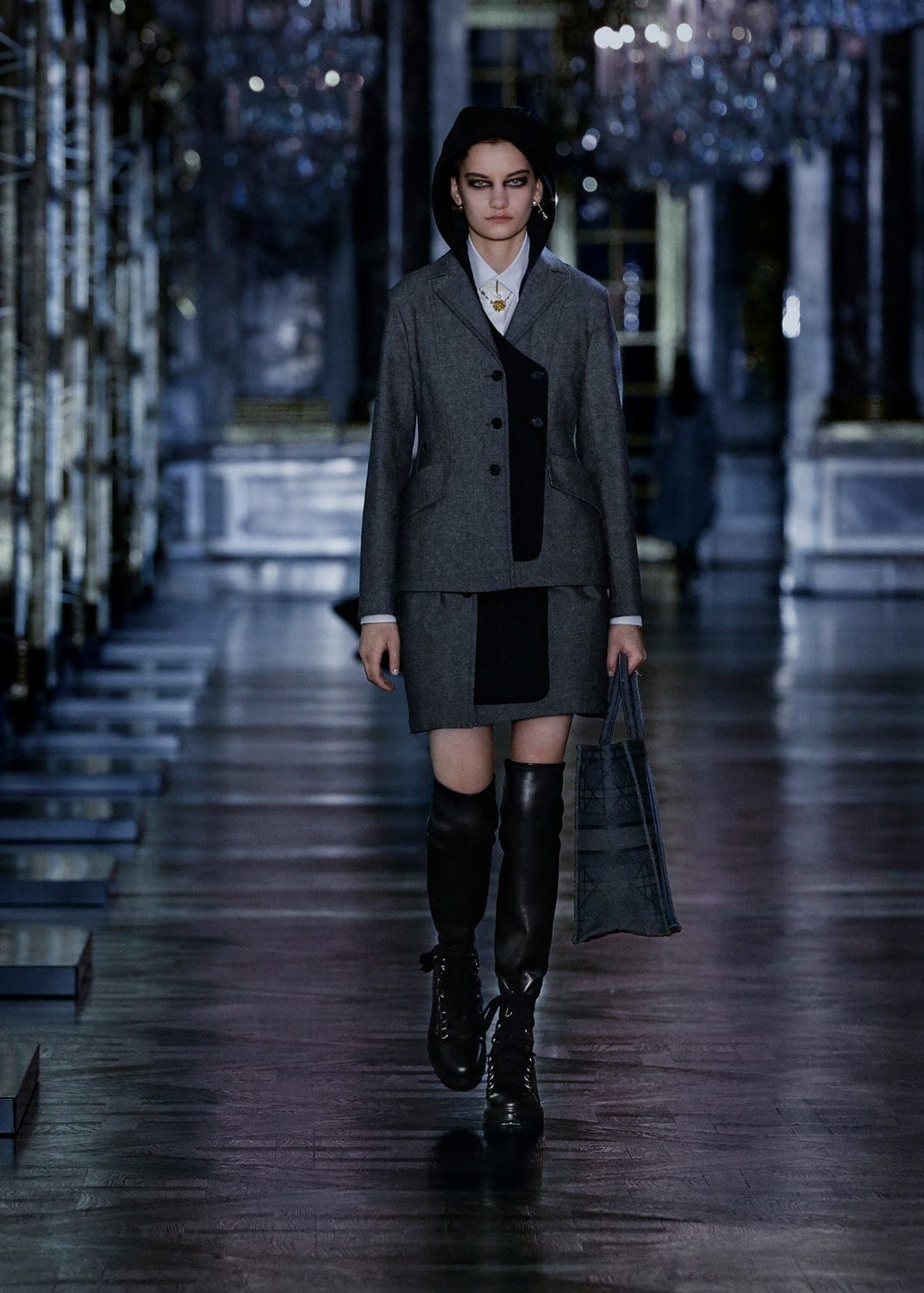 Dior秋季2021-2022通过 RUNWAY 杂志