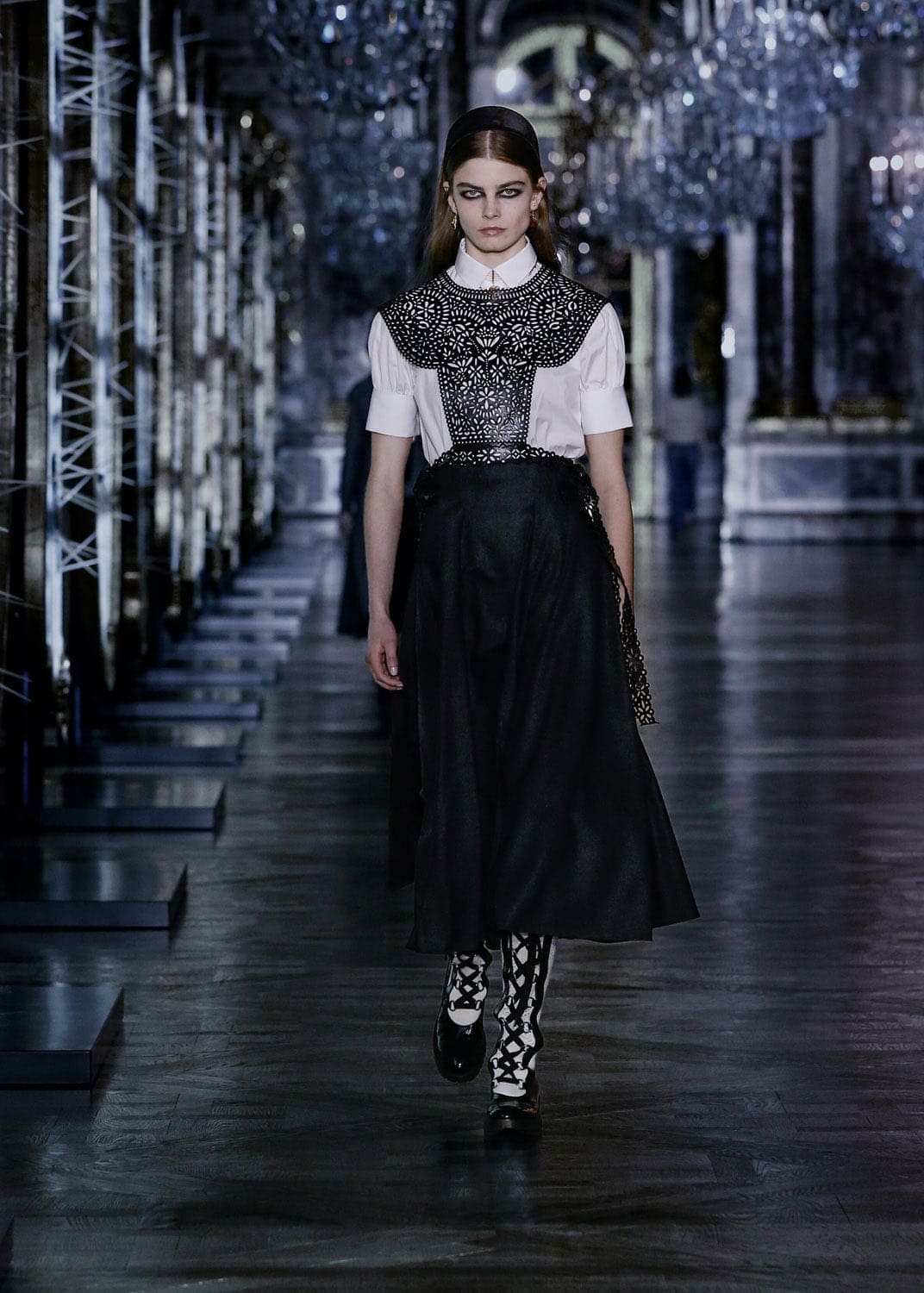 Dior秋季2021-2022通过 RUNWAY 杂志