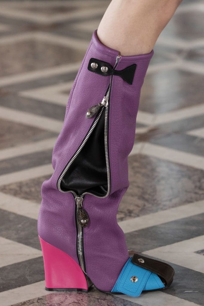 Louis Vuitton Fall Winter 2021-2022 -Details by RUNWAY MAGAZINE