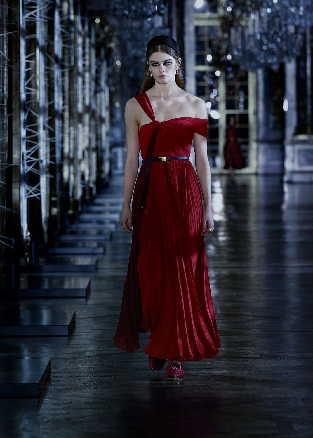 Dior秋季2021-2022通过 RUNWAY 杂志