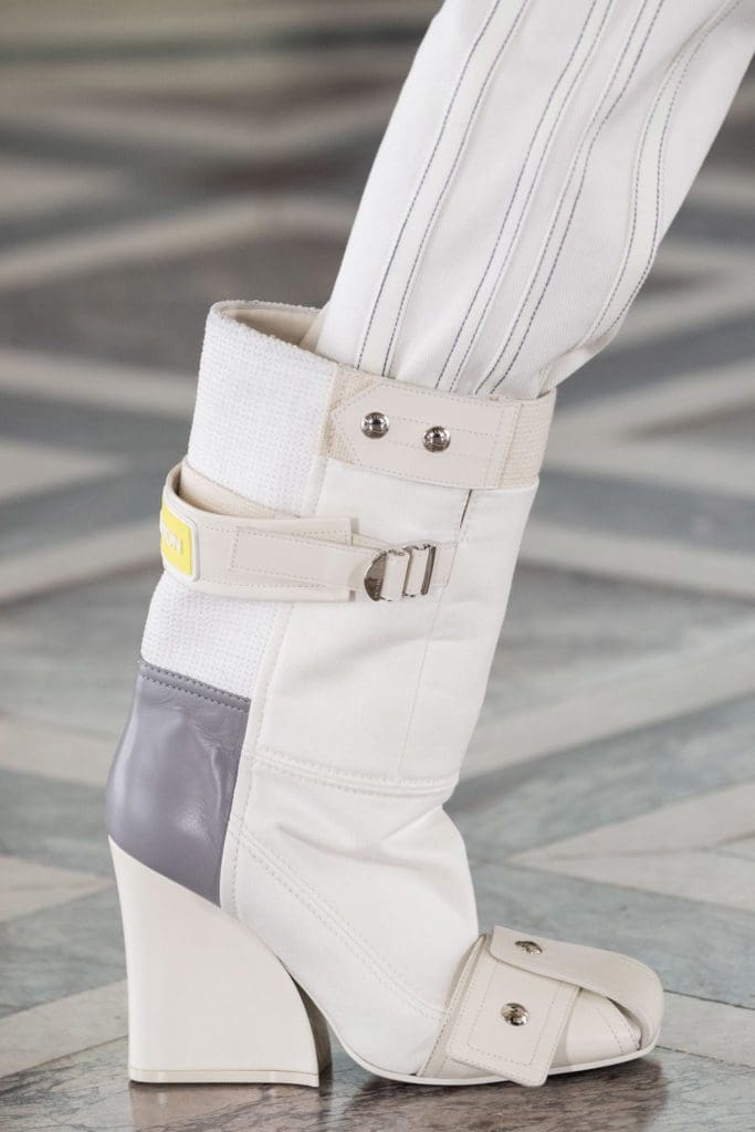 Louis Vuitton Fall Winter 2021-2022 -Details by RUNWAY MAGAZINE