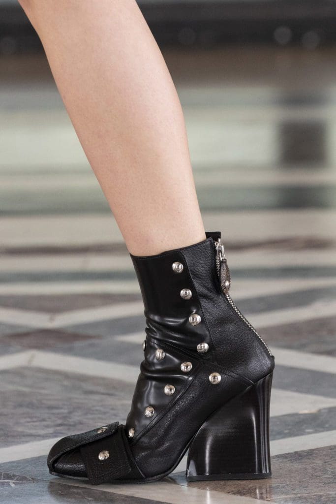 Louis Vuitton Fall Winter 2021-2022 -Details by RUNWAY MAGAZINE