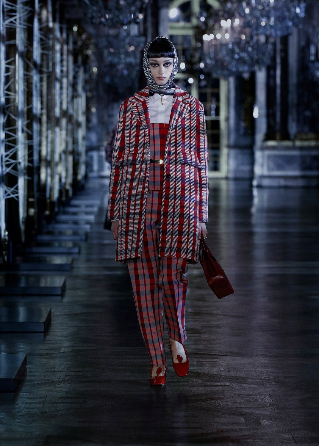 Dior秋季2021-2022通过 RUNWAY 杂志