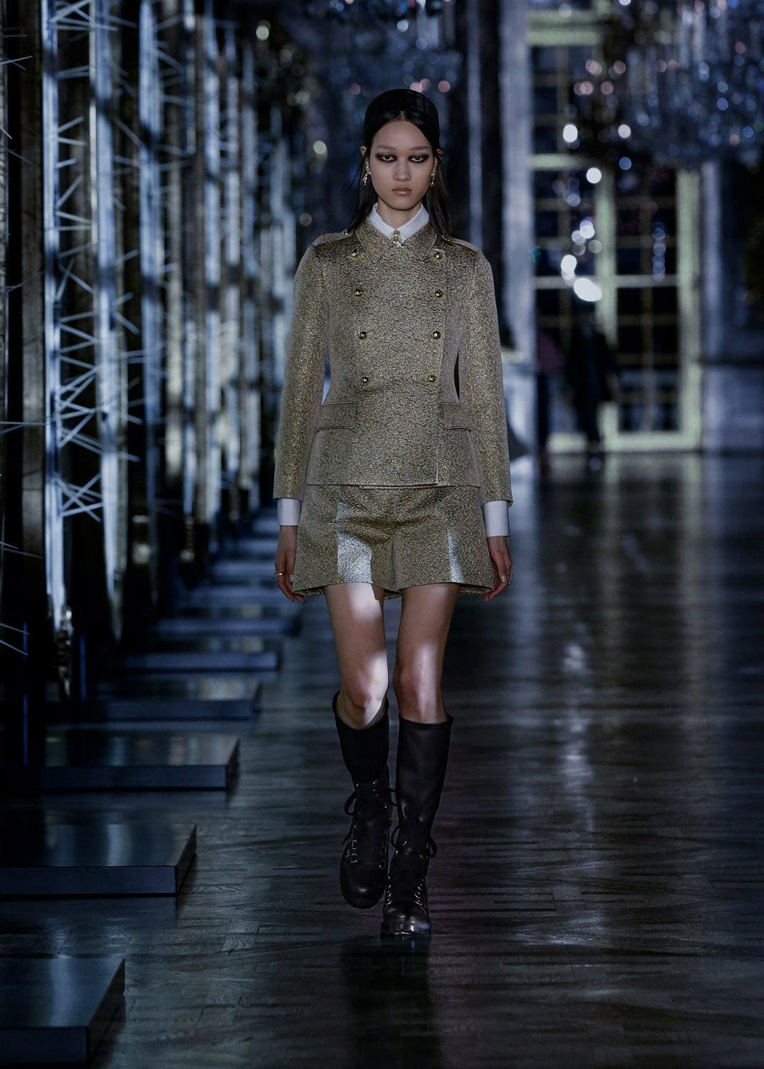 Dior秋季2021-2022通过 RUNWAY 杂志
