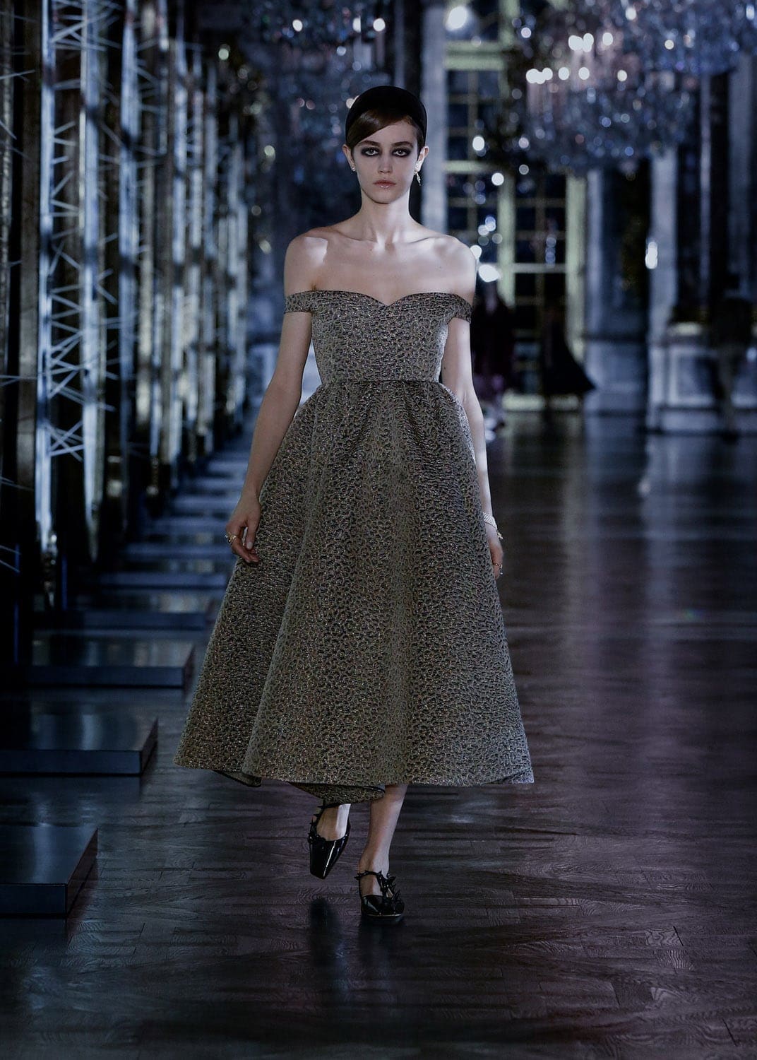 Dior秋季2021-2022通过 RUNWAY 杂志