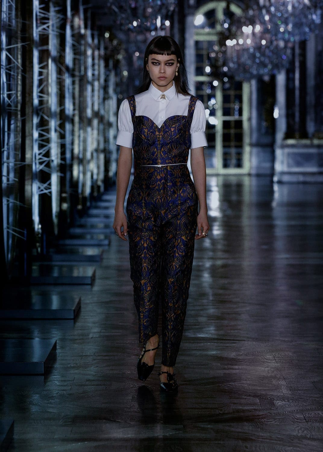 Dior秋季2021-2022通过 RUNWAY 杂志