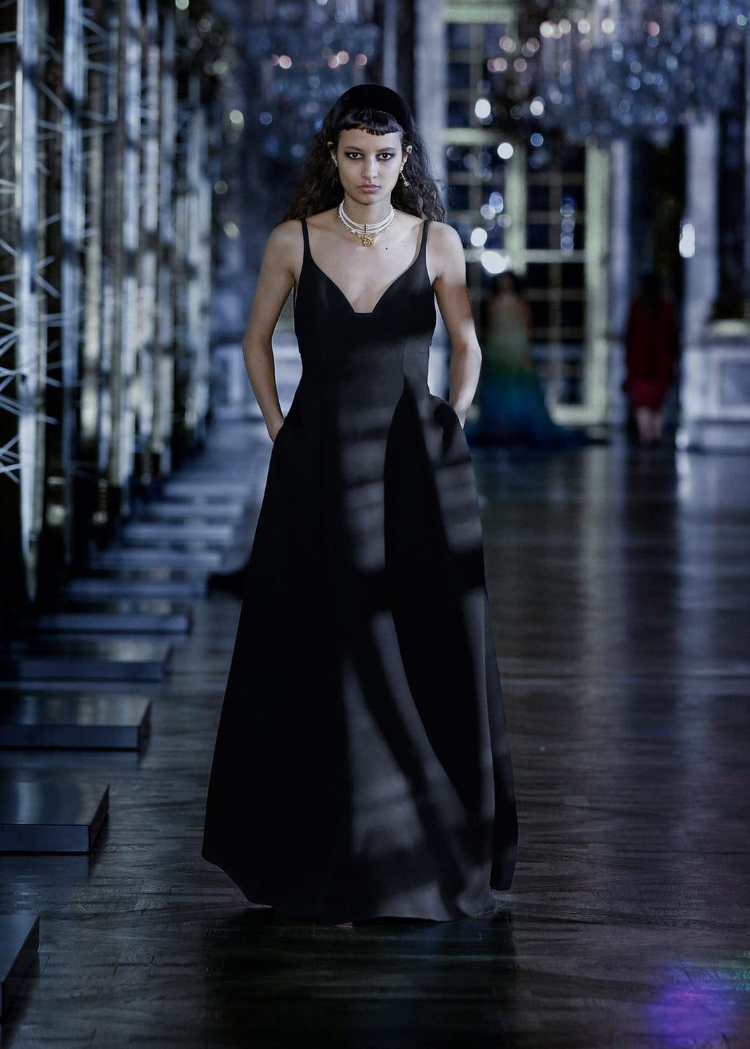 Dior秋季2021-2022通过 RUNWAY 杂志