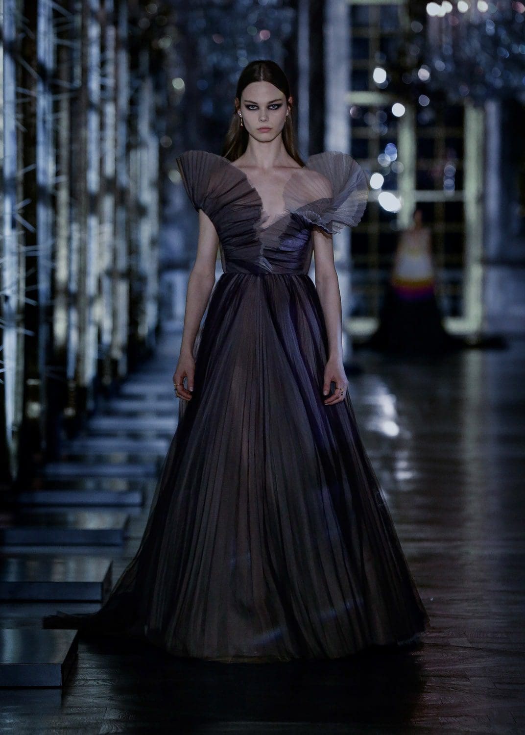 Dior秋季2021-2022通过 RUNWAY 杂志