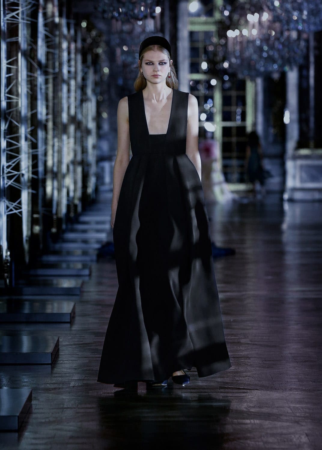 Dior秋季2021-2022通过 RUNWAY 杂志