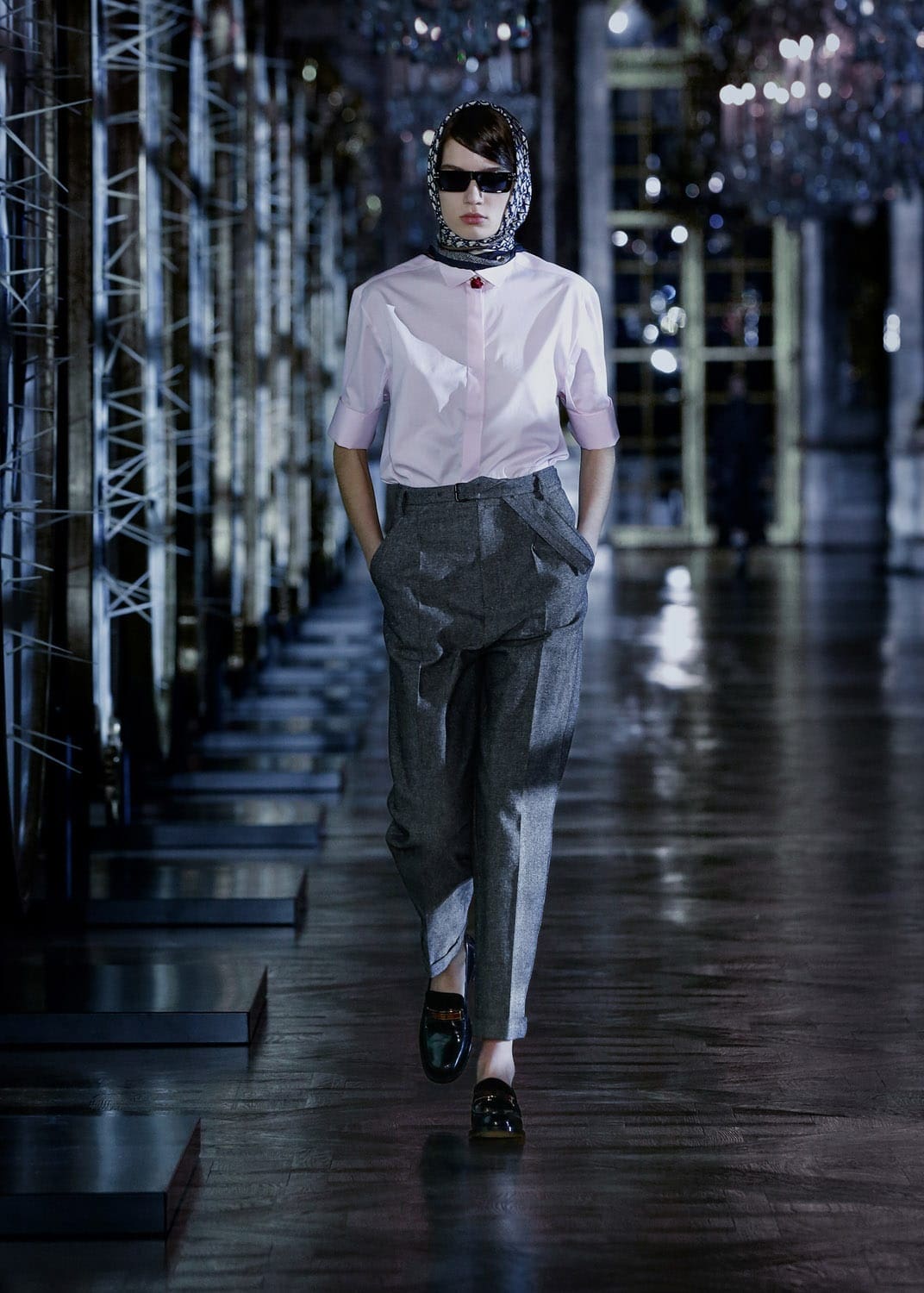 Dior秋季2021-2022通过 RUNWAY 杂志