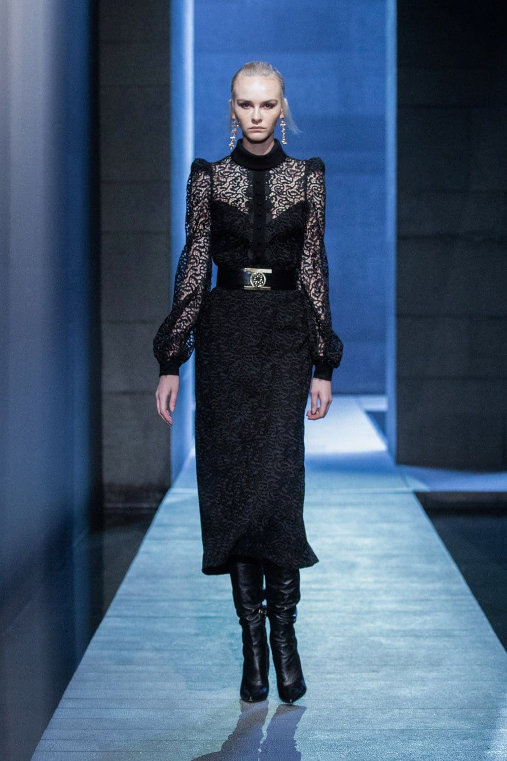 Elie Saab秋季2021-2022巴黎by RUNWAY 杂志