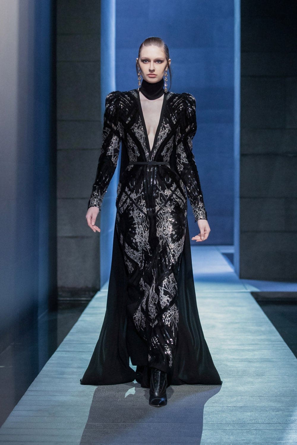 Elie Saab秋季2021-2022巴黎by RUNWAY 杂志