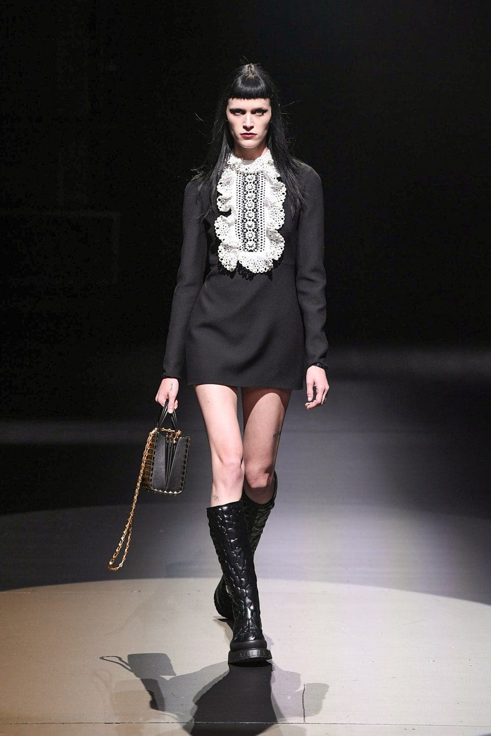Valentino von Pierpaolo Piccioli Herbst Winter 2021-2022 Mailand. RUNWAY MAGAZIN