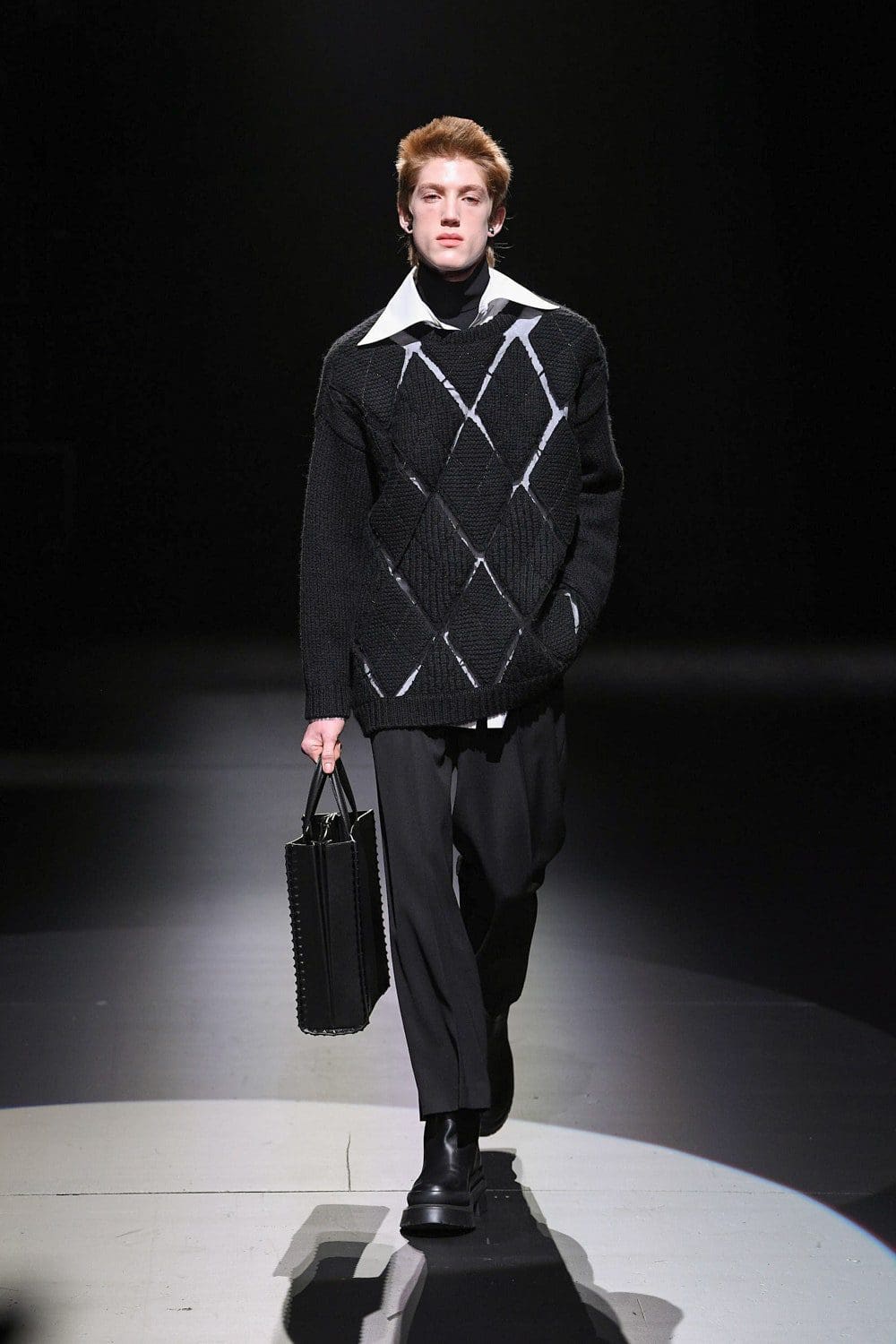 Valentino von Pierpaolo Piccioli Herbst Winter 2021-2022 Mailand. RUNWAY MAGAZIN