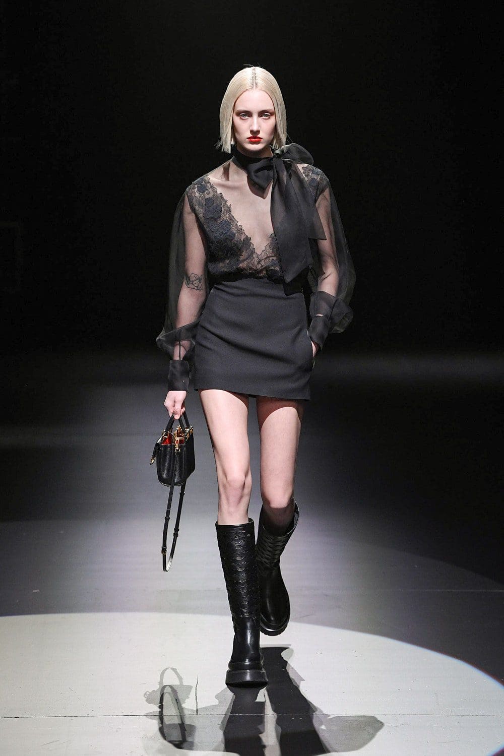 Valentino von Pierpaolo Piccioli Herbst Winter 2021-2022 Mailand. RUNWAY MAGAZIN