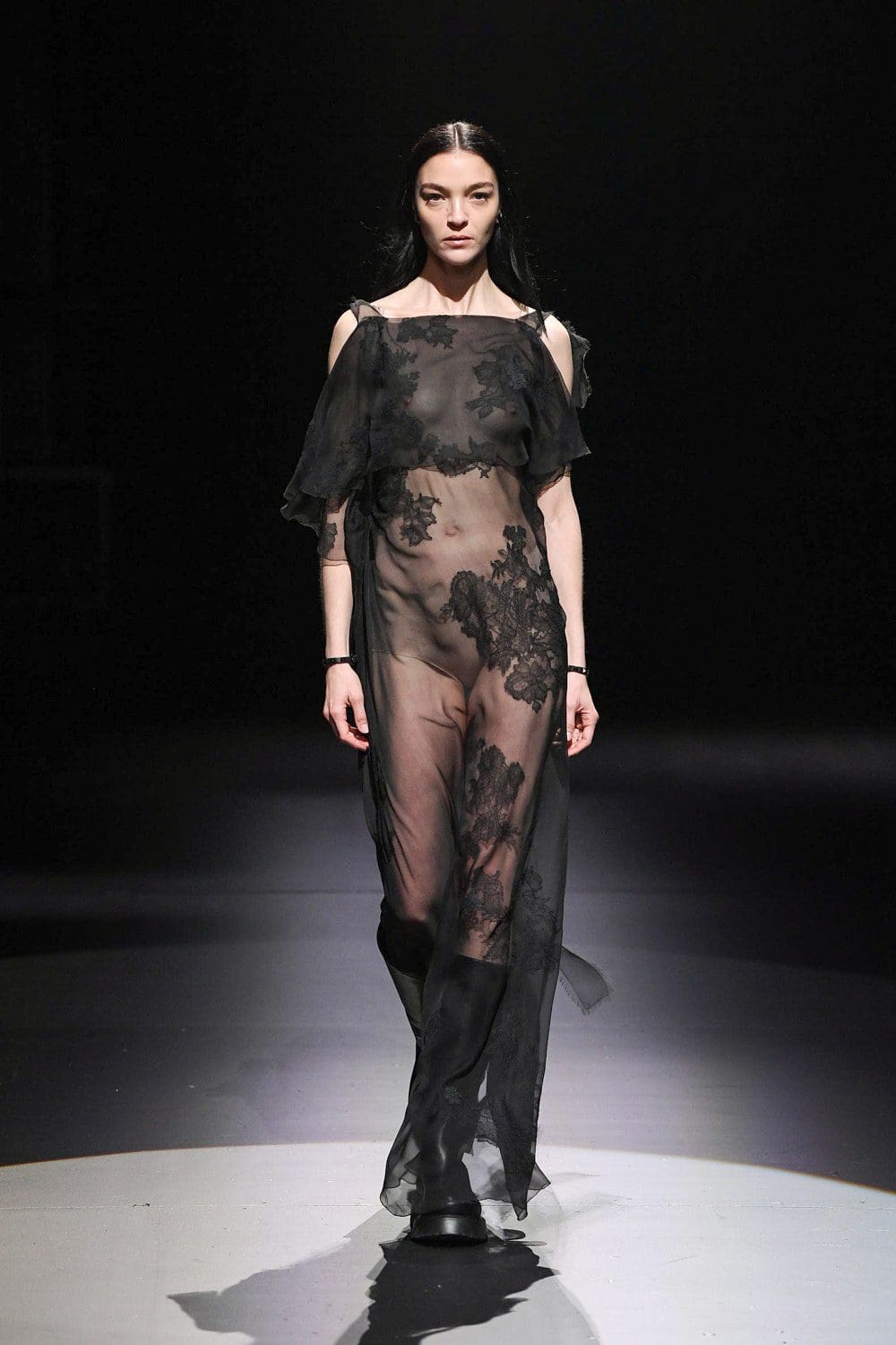 Valentino von Pierpaolo Piccioli Herbst Winter 2021-2022 Mailand. RUNWAY MAGAZIN