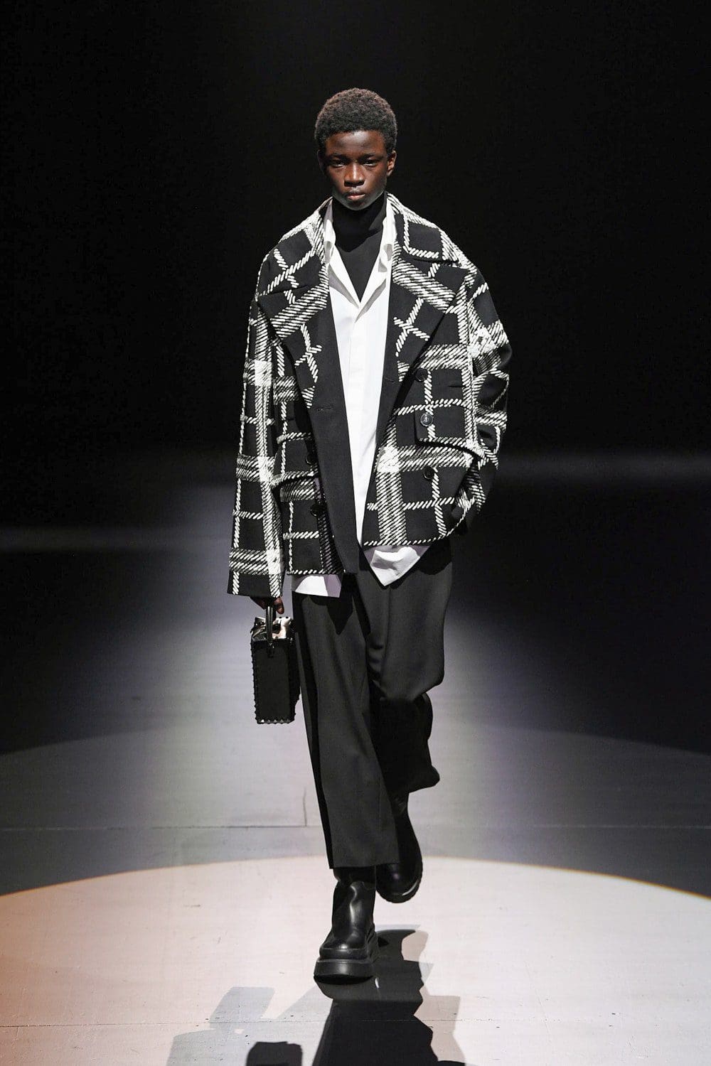 Valentino von Pierpaolo Piccioli Herbst Winter 2021-2022 Mailand. RUNWAY MAGAZIN