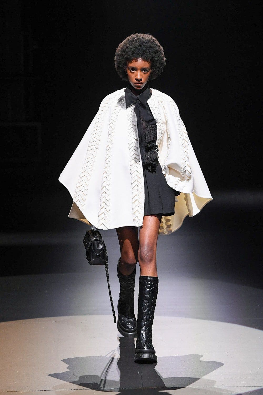 Valentino von Pierpaolo Piccioli Herbst Winter 2021-2022 Mailand. RUNWAY MAGAZIN