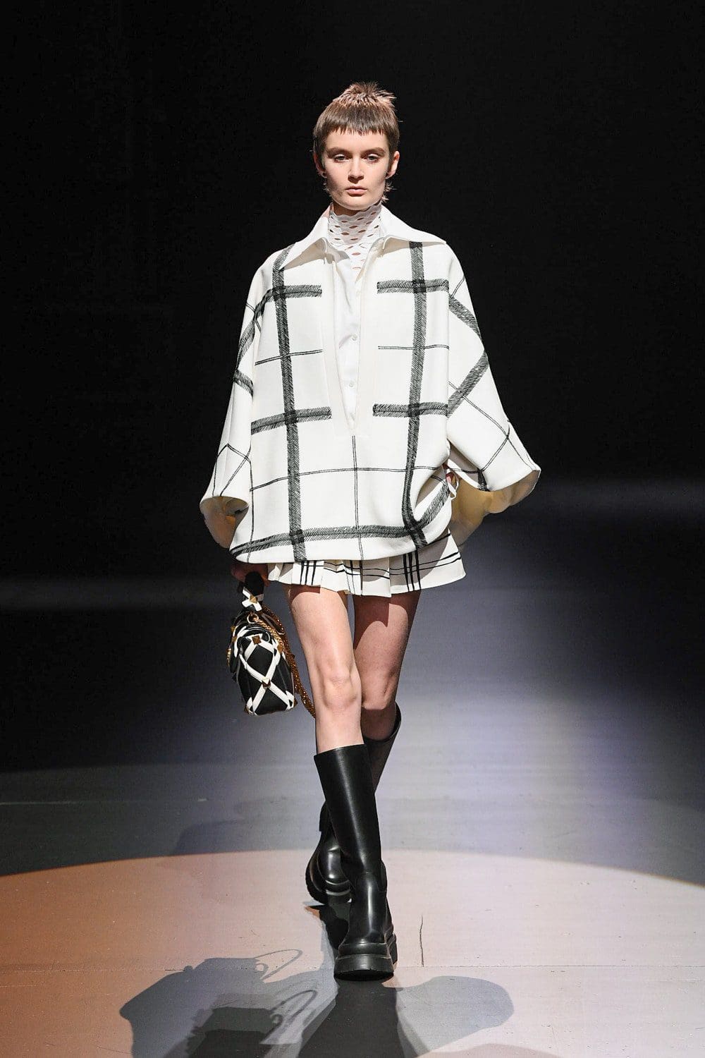 Valentino von Pierpaolo Piccioli Herbst Winter 2021-2022 Mailand. RUNWAY MAGAZIN