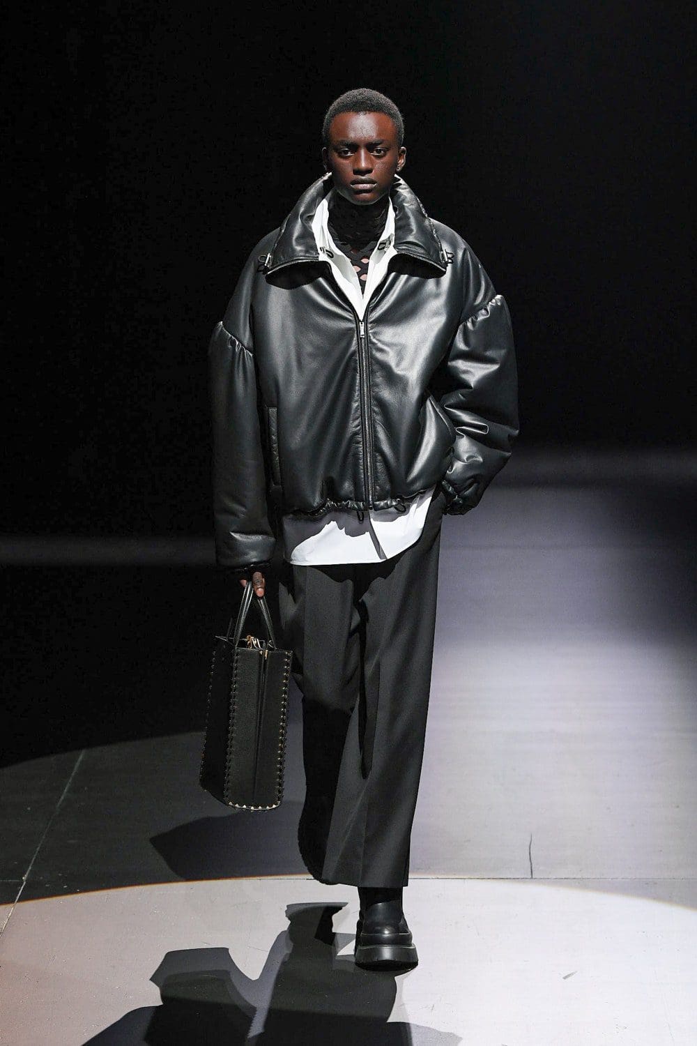Valentino von Pierpaolo Piccioli Herbst Winter 2021-2022 Mailand. RUNWAY MAGAZIN
