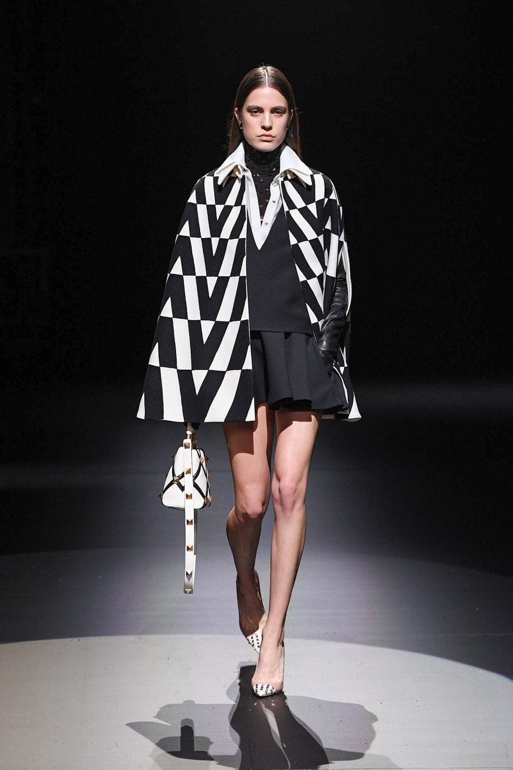 Valentino von Pierpaolo Piccioli Herbst Winter 2021-2022 Mailand. RUNWAY MAGAZIN