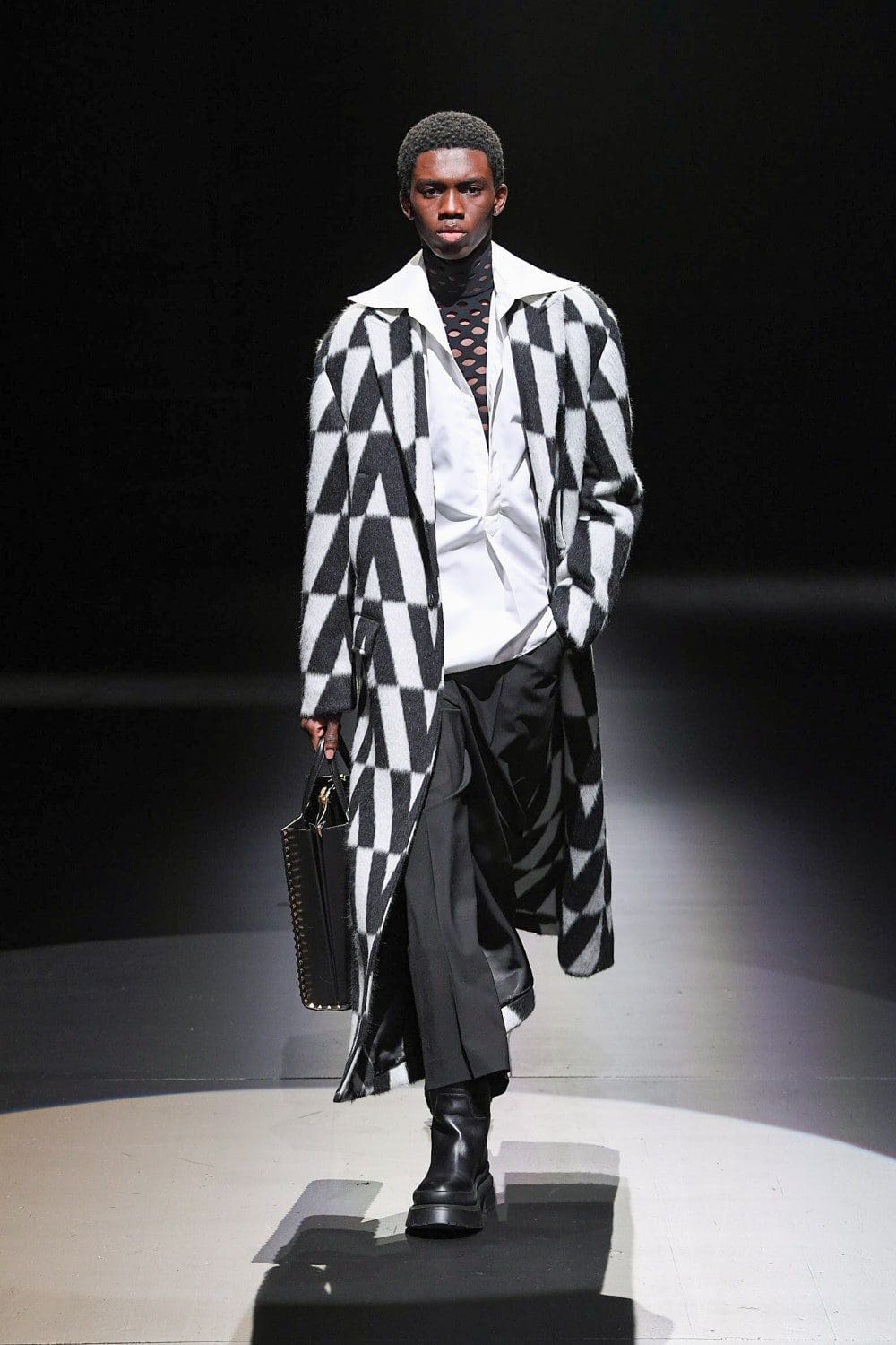 Valentino von Pierpaolo Piccioli Herbst Winter 2021-2022 Mailand. RUNWAY MAGAZIN
