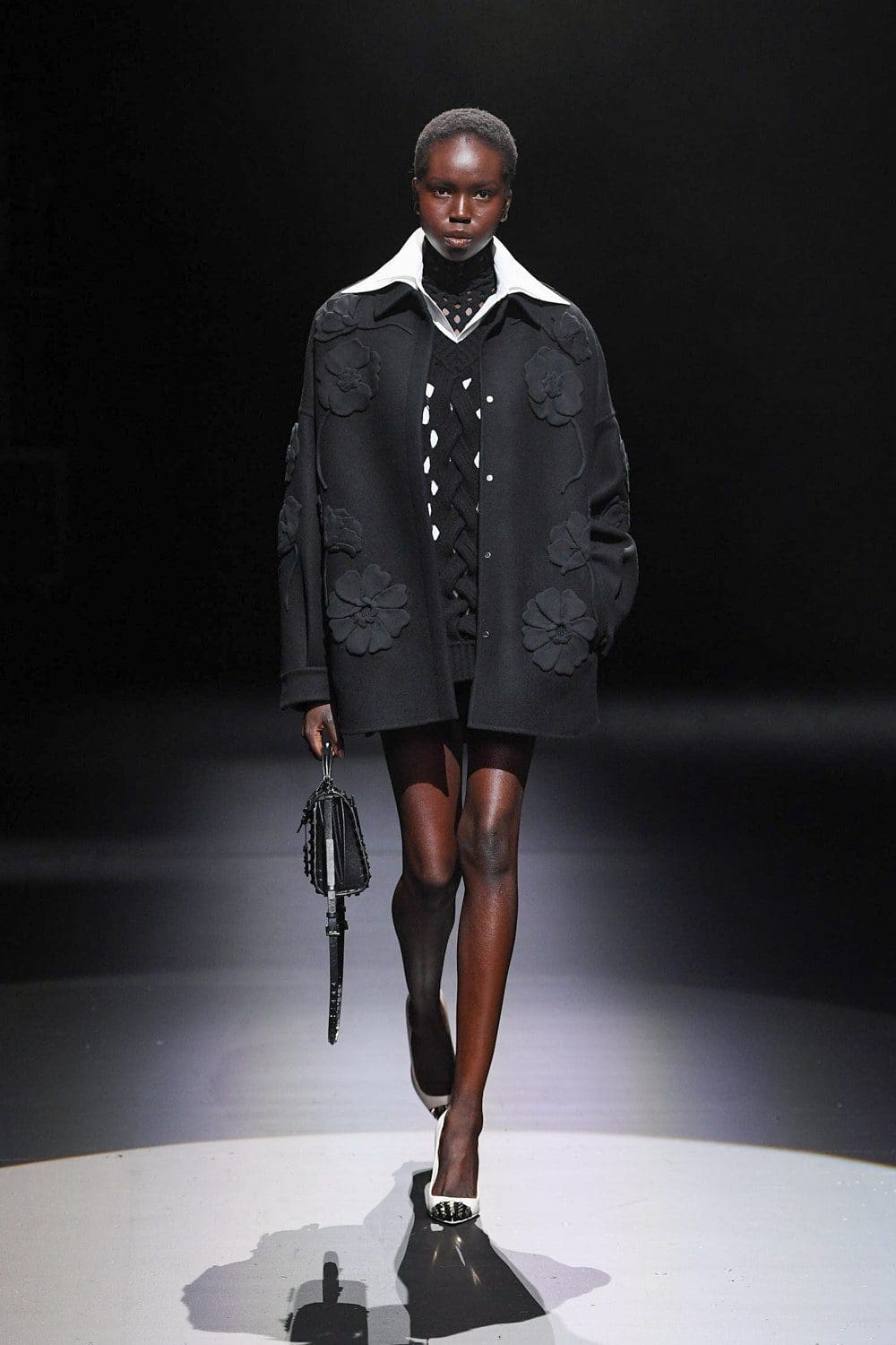 Valentino von Pierpaolo Piccioli Herbst Winter 2021-2022 Mailand. RUNWAY MAGAZIN