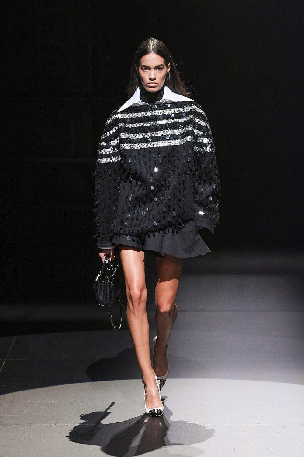 Valentino von Pierpaolo Piccioli Herbst Winter 2021-2022 Mailand. RUNWAY MAGAZIN