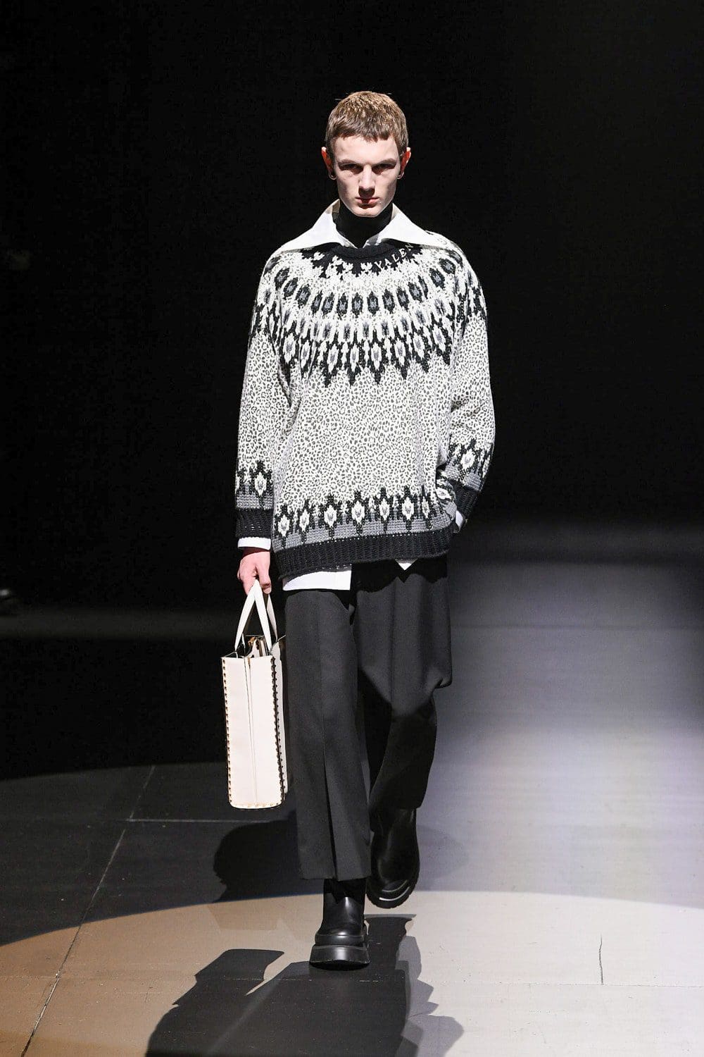 Valentino von Pierpaolo Piccioli Herbst Winter 2021-2022 Mailand. RUNWAY MAGAZIN