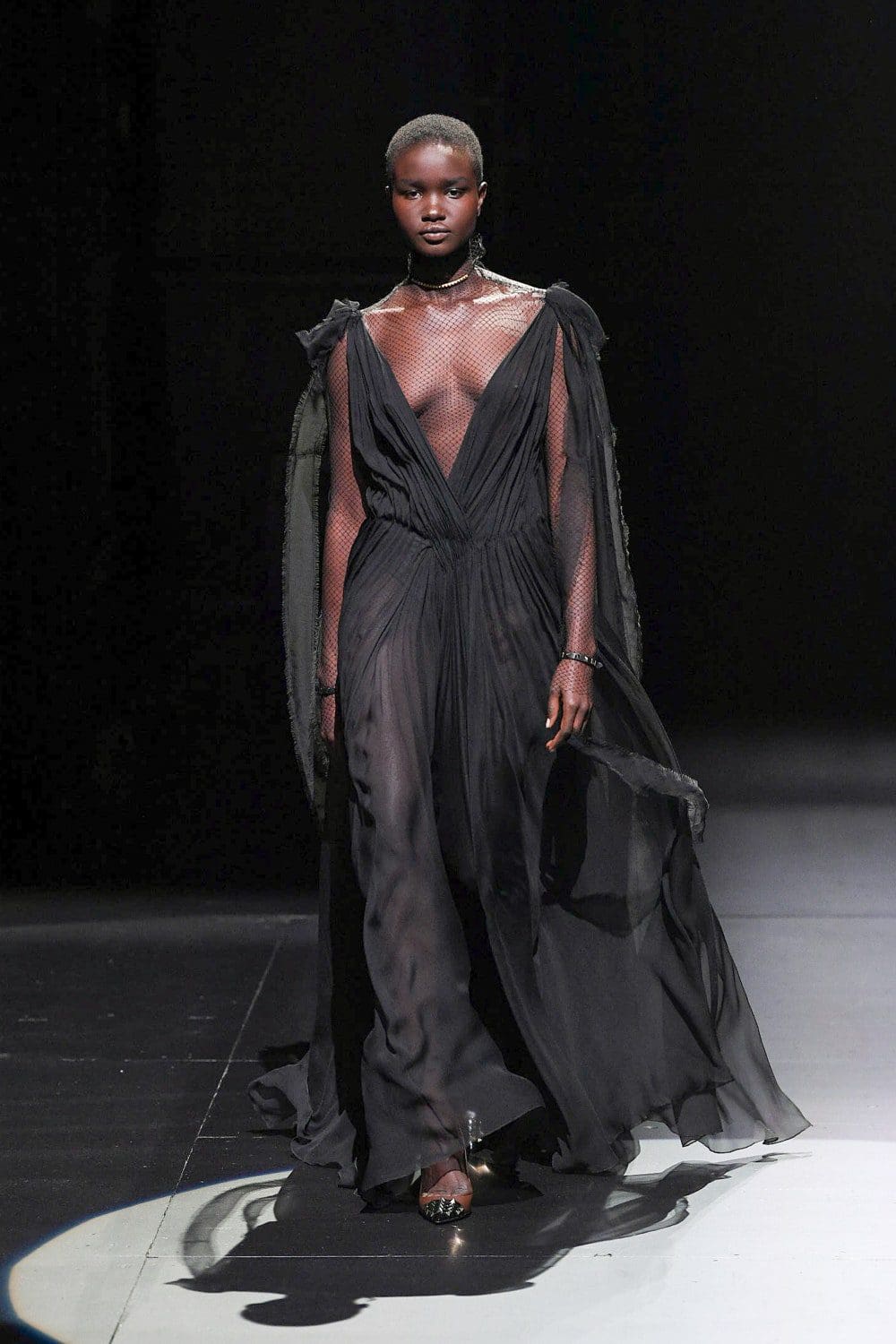 Valentino von Pierpaolo Piccioli Herbst Winter 2021-2022 Mailand. RUNWAY MAGAZIN