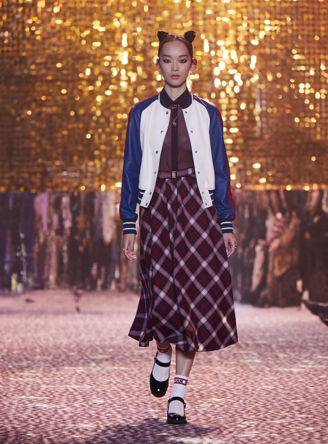 Dior осень 2021 Шанхай от RUNWNAY MAGAZINE