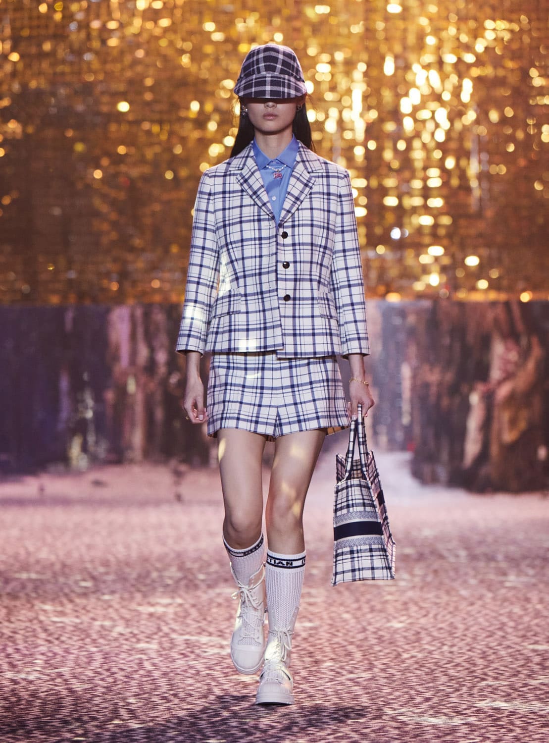 Dior осень 2021 Шанхай от RUNWNAY MAGAZINE