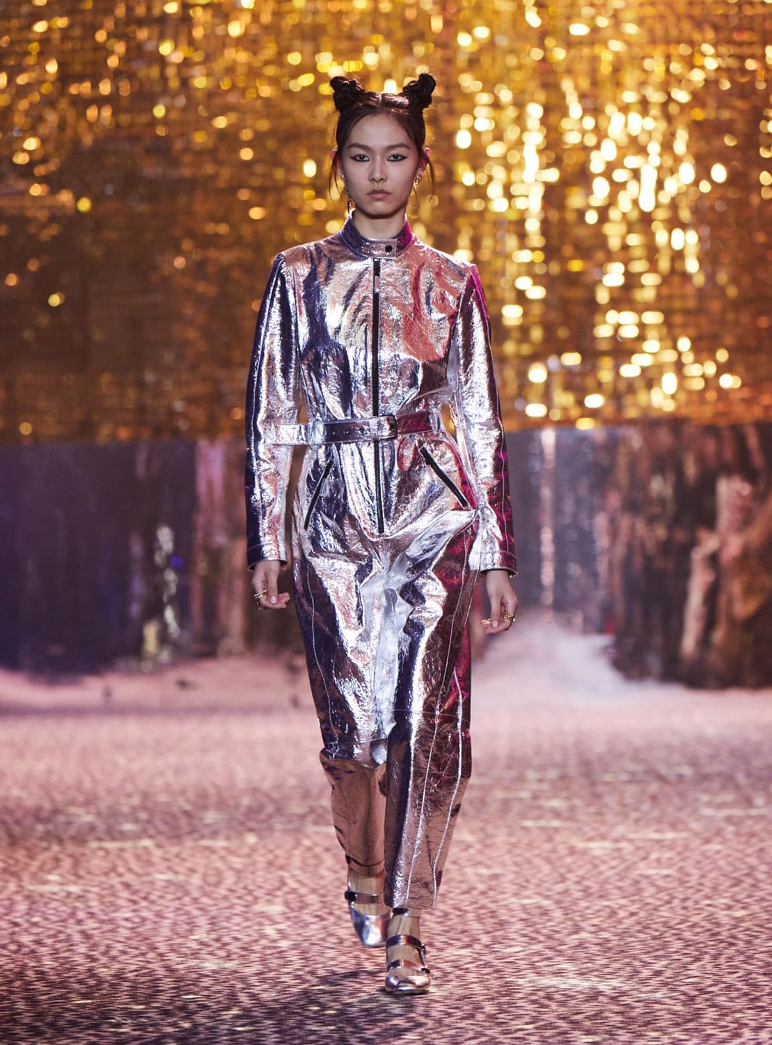 Dior осень 2021 Шанхай от RUNWNAY MAGAZINE