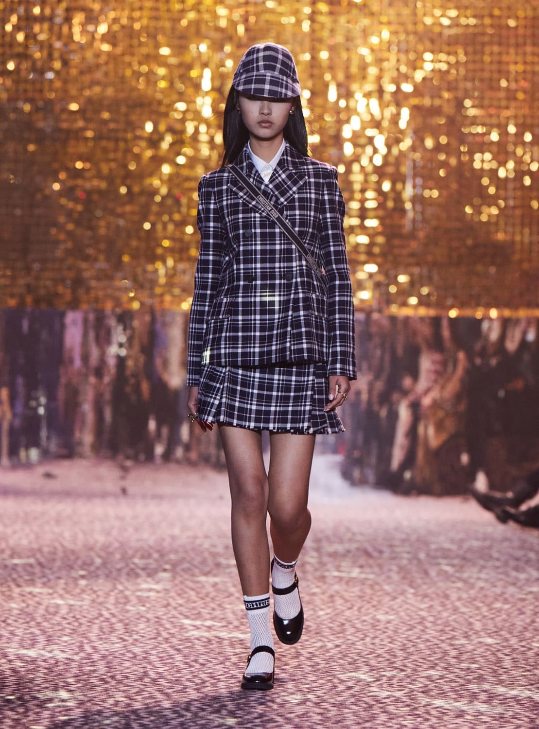 Dior осень 2021 Шанхай от RUNWNAY MAGAZINE